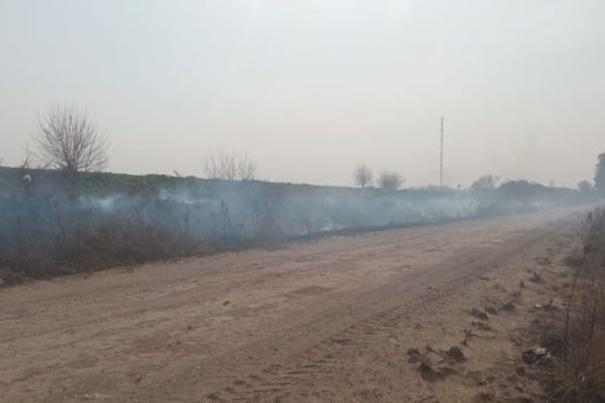 Incendio de pastizales en Sarmiento y Calle 120 de Venado Tuerto.