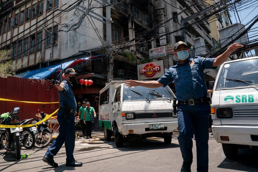 An ambulance transports the victims of a fire at a building, in Manila, Philippines, August 2, 2024. REUTERS/Lisa Marie David