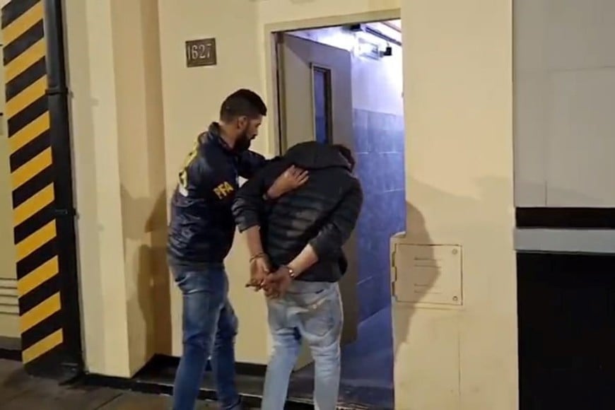 Dos hombres fueron detenidos tras el operativo. Crédito: Policía Federal Argentina.
