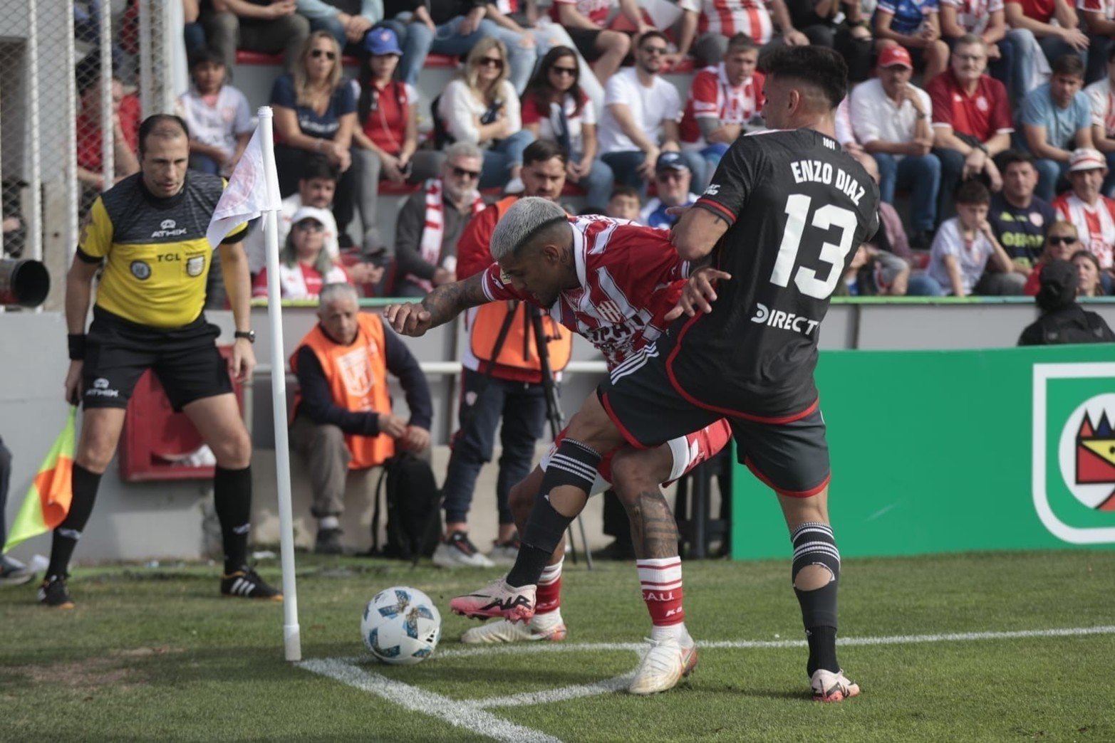 En un entretenido partido, el Tatengue y el Millonario, igualan sin goles en Santa Fe.