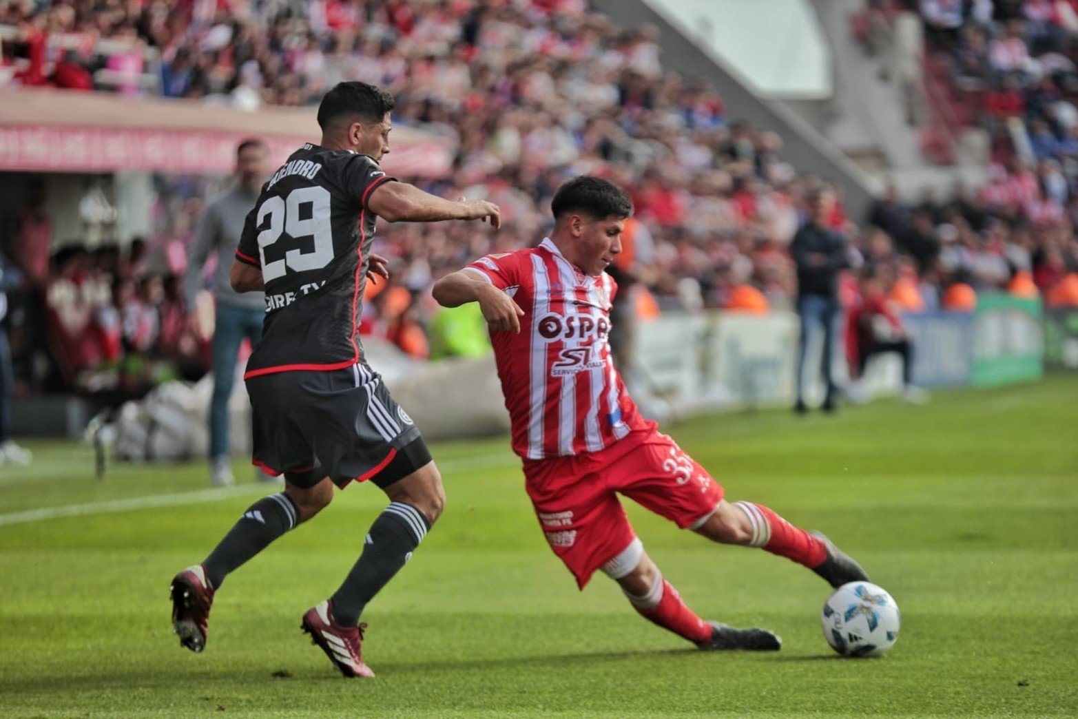 El partido tuvo un desarrollo parejo, en el que repartieron dominio y los puntos