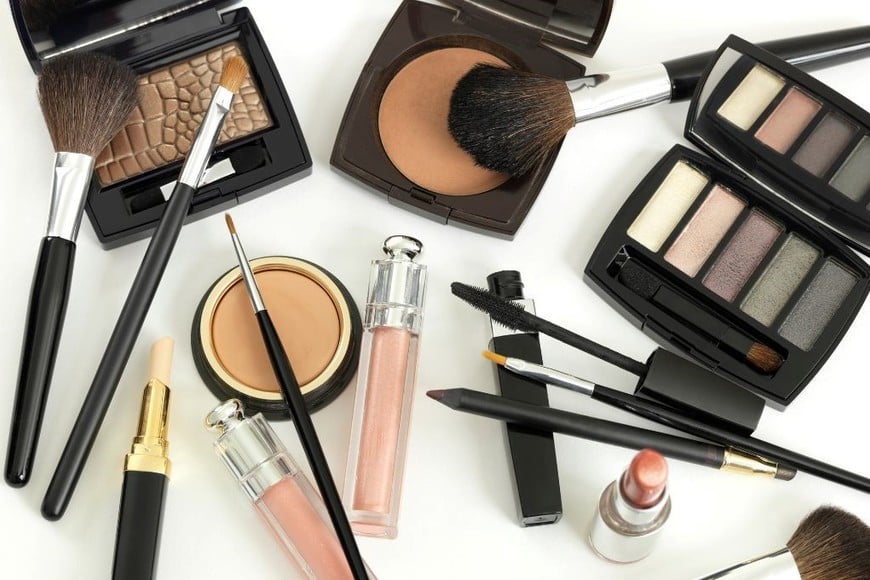 La frecuencia con la que usas tus productos de maquillaje afecta su vida útil.