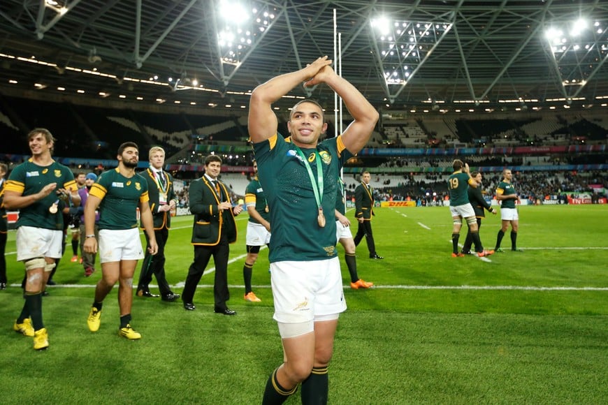 los pumas perdieron con sudafrica y quedaron en el puesto cuarto 4


Rugby Union - South Africa v Argentina - IRB Rugby World Cup 2015 Third/Fourth Place Bronze Final Play-Off - Olympic Stadium, London, England - 30/10/15
South Africa's Bryan Habana applauds fans after victory
Action Images via Reuters / Andrew Boyers
Livepic
 londres inglaterra Bryan Habana campeonato mundial de rugby 2015 rugby rugbiers partido seleccion argentina los pumas sudafrica