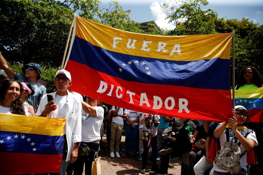 Demonstrators gather to protest against election results that awarded Venezuela's President Nicolas Maduro with a third term, in Caracas, Venezuela, August 3, 2024. REUTERS/Leonardo Fernandez Viloria