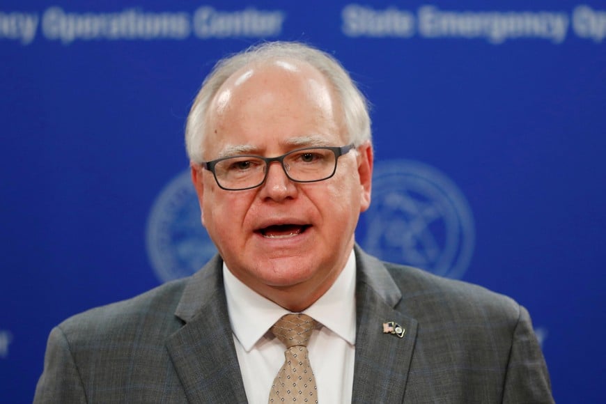FILE PHOTO: Minnesota Governor Tim Walz speaks about a change in charges to the officers involved in the death in Minneapolis police custody of George Floyd, in St Paul, Minnesota, U.S. June 3, 2020. REUTERS/Lucas Jackson/File Photo