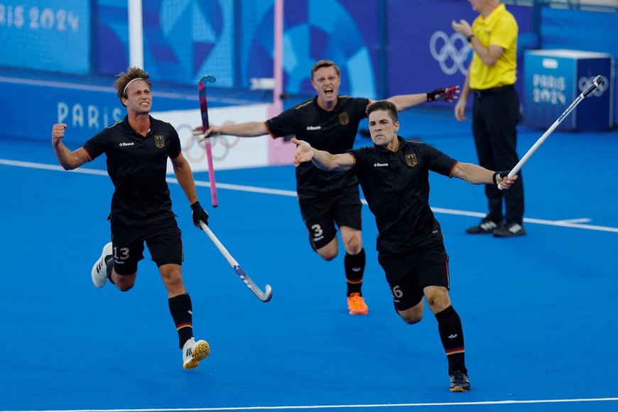 Paris 2024 Olympics - Hockey - Men's Semi-final - Germany vs India - Yves-du-Manoir Stadium, Colombes, France - August 06, 2024.
Gonzalo Peillat of Germany, Paul-Philipp Kaufman of Germany and Mats Grambusch of Germany celebrate their first goal. REUTERS/Anushree Fadnavis