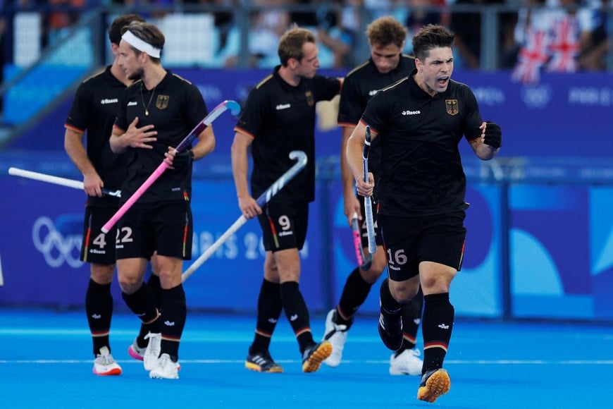 Paris 2024 Olympics - Hockey - Men's Semi-final - Germany vs India - Yves-du-Manoir Stadium, Colombes, France - August 06, 2024.
Gonzalo Peillat of Germany, Niklas Wellen of Germany, Lukas Windfeder of Germany and Marco Miltkau of Germany celebrate their first goal. REUTERS/Adnan Abidi