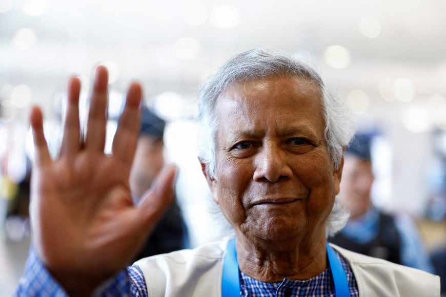 Nobel laureate Muhammad Yunus, who was recommended by Bangladeshi student leaders as the head of the interim government in Bangladesh, waves at Paris Charles de Gaulle airport in Roissy-en-France, France August 7, 2024. REUTERS/Abdul Saboor