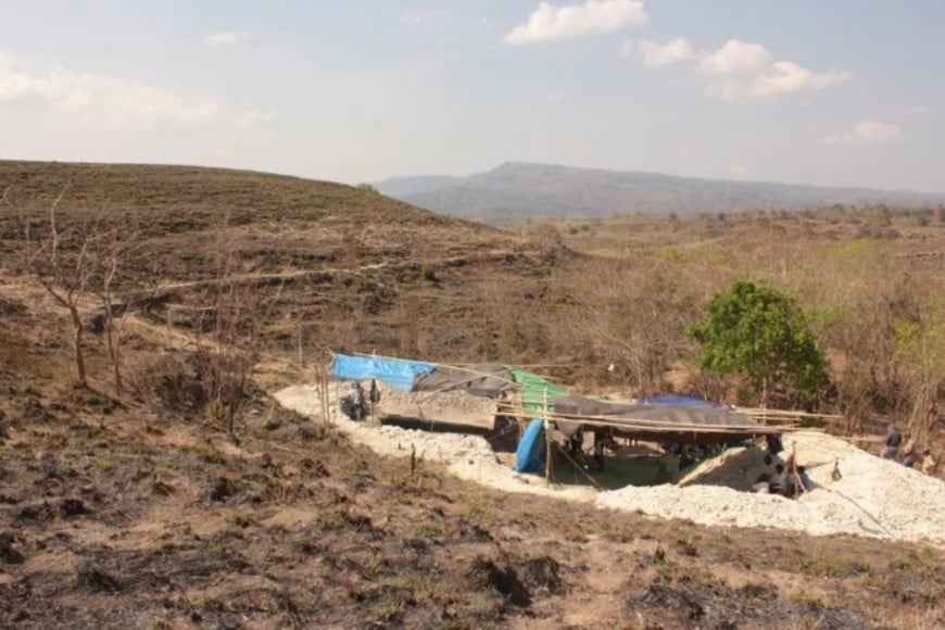 En la imagen, el lugar de excavación de Mata Menge hacia 2014 en la isla indonesia de Flores. Crédito: Gerrit van den Bergh