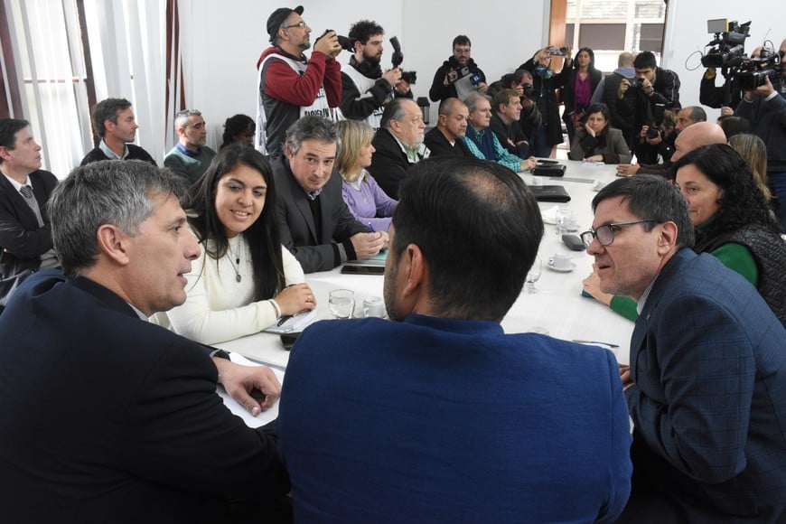 “Vamos a seguir debatiendo el salario de los docentes, ya que si bien hemos cerrado un trimestre, todavía quedan meses de aquí a fin de año", dijo el ministro Goity con relación a la paritaria docente. Crédito: Luis Cetraro