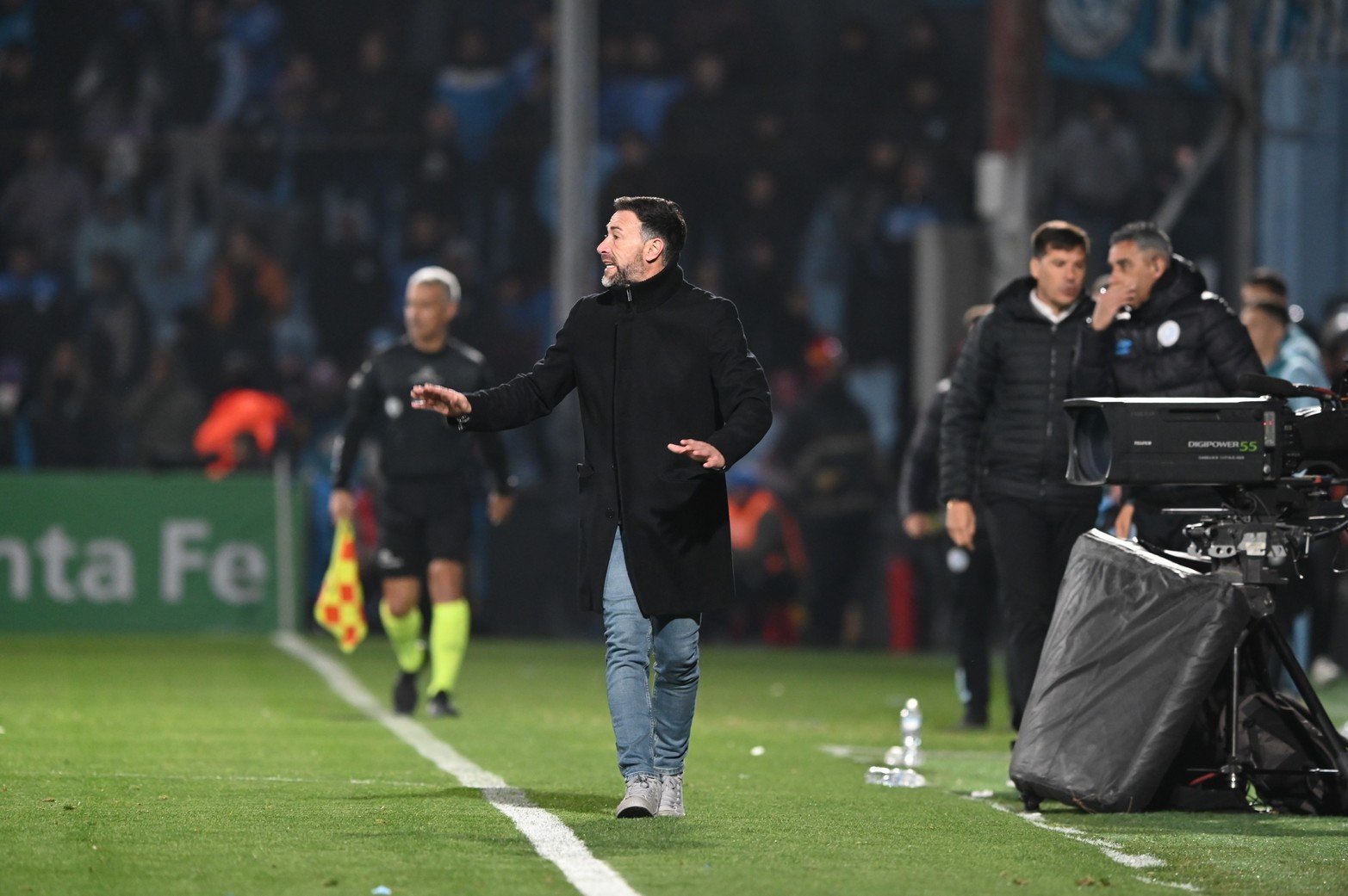 El Kily le dio aire en el final al mediocampo con el ingreso de Enzo Roldán por un exhausto Mauro Pittón