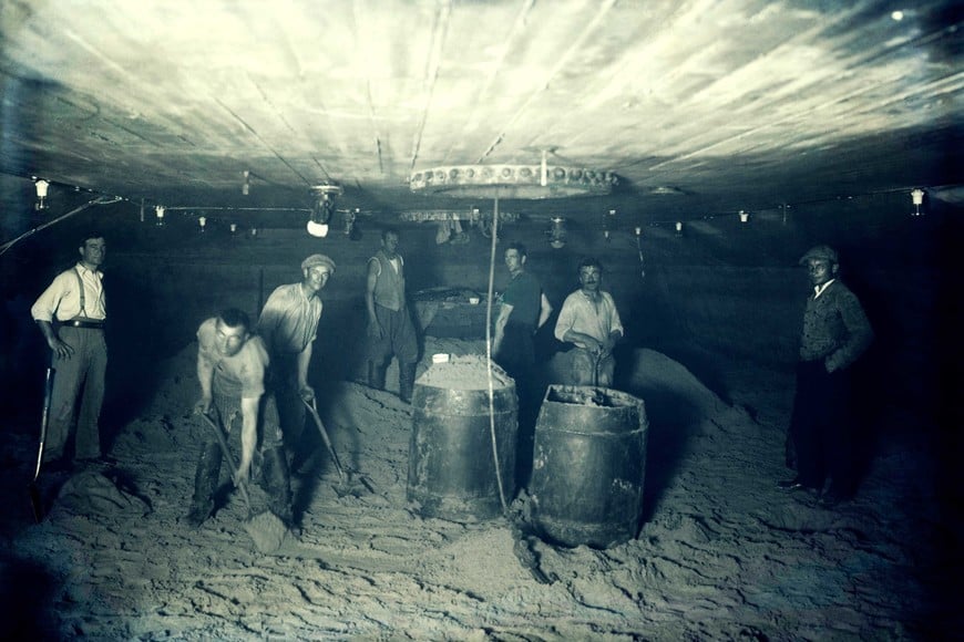 Obreros trabajando en el armado del puente. Crédito: Santa Fe Antiguo