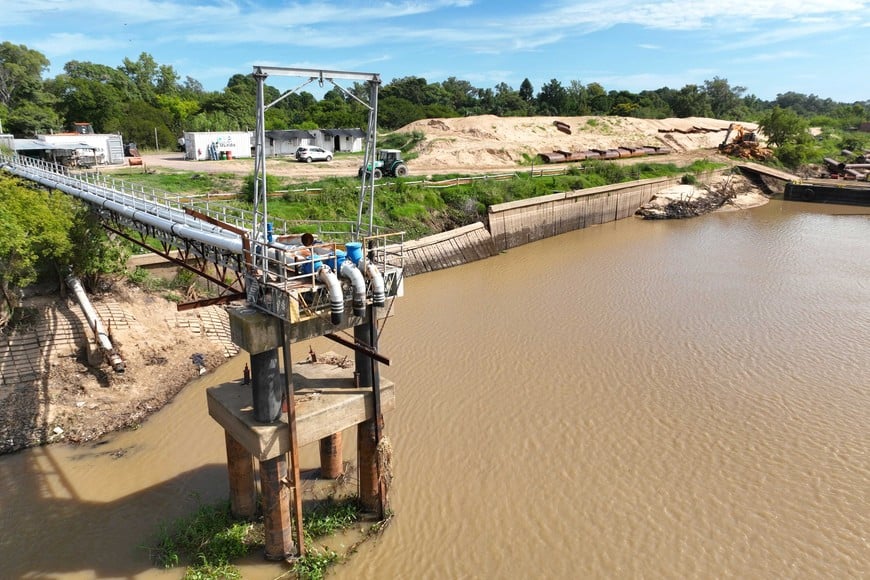 Una de las toma de agua de Assa, en Colastiné. Foto: Fernando Nicola