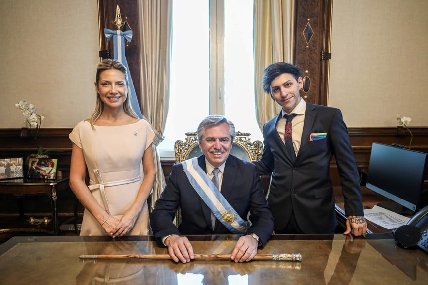 Argentina's President Alberto Fernandez poses next to his son Estanislao Fernandez and his partner Fabiola Yanez at the Presidential Desk at the Casa Rosada Presidential Palace, in Buenos Aires, Argentina December 10, 2019. Esteban Collazo/Frente de Todos/Handout via REUTERS ATTENTION EDITORS - THIS IMAGE WAS PROVIDED BY A THIRD PARTY. NO RESALES. NO ARCHIVES.