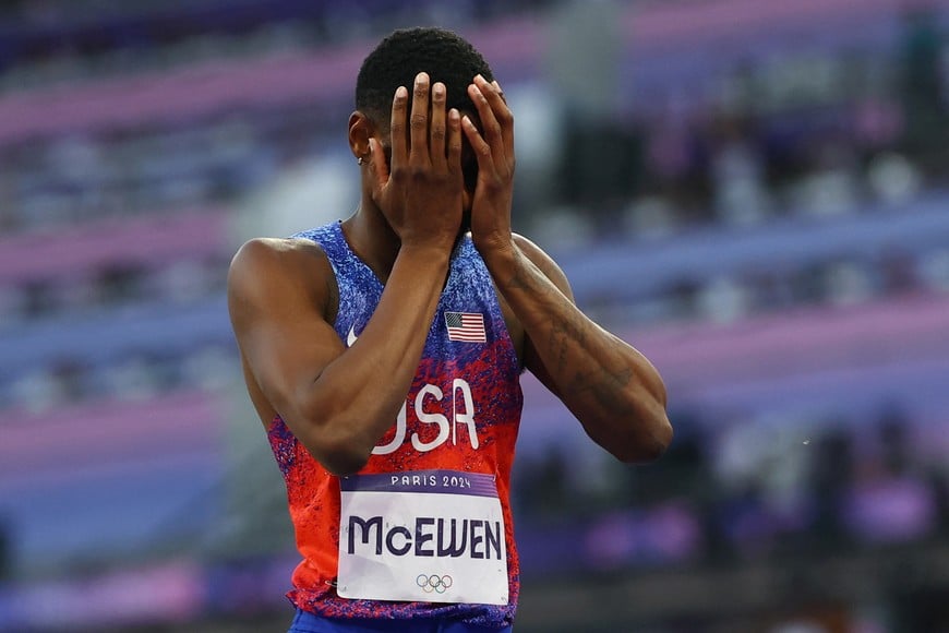 Paris 2024 Olympics - Athletics - Men's High Jump Final - Stade de France, Saint-Denis, France - August 10, 2024. 
Shelby McEwen of United States reacts. REUTERS/Kai Pfaffenbach