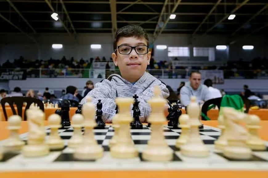 El maestro internacional de ajedrez, Faustino Oro, en San Vicente del Raspeig (Valencia, España). EFE