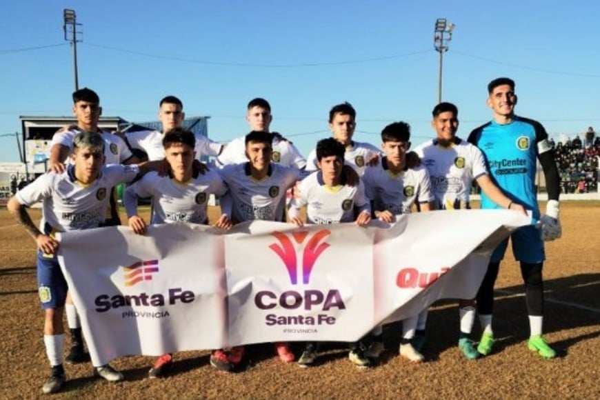 El juvenil Rosario Central no pudo ante la experiencia del Pulga. Foto: Fabián Gallego.