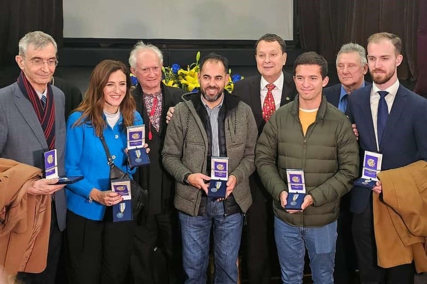 Bryan Mayer fue premiado junto a otros periodistas y corresponsales.