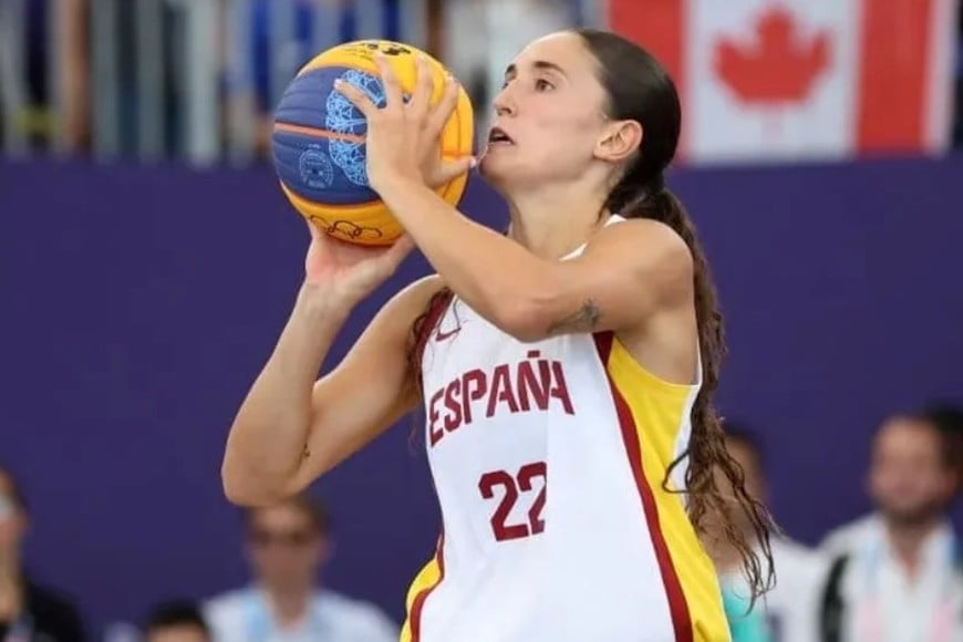 Juana Camilión, la marplatense que desde pequeña hizo de España su hogar, se colgó la medalla de plata en el 3x3 femenino.