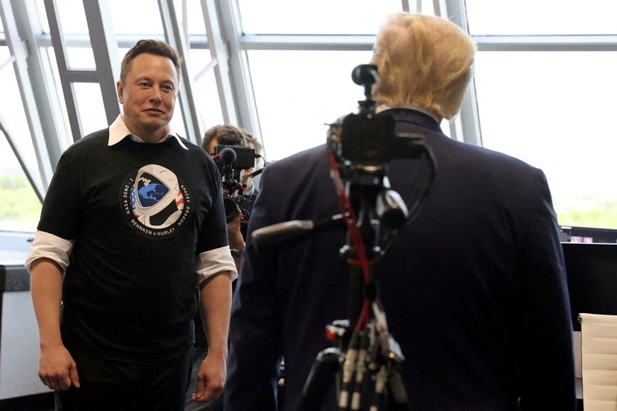 FILE PHOTO: U.S. President Donald Trump and Elon Musk are seen at the Firing Room Four after the launch of a SpaceX Falcon 9 rocket and Crew Dragon spacecraft on NASA's SpaceX Demo-2 mission to the International Space Station from NASA's Kennedy Space Center in Cape Canaveral, Florida, U.S. May 30, 2020. REUTERS/Jonathan Ernst/File Photo