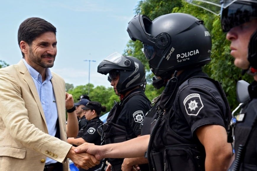 El gobernador Maximiliano Pullaro encabezó un imponente y emotivo acto con motivo de los 170 años de la creación de la Policía de Rosario.