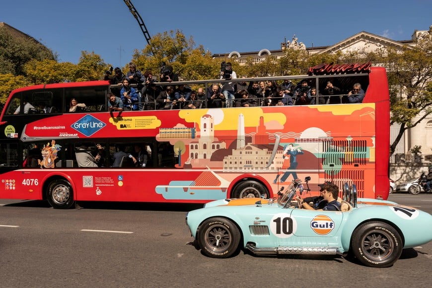 Argentine Formula Two driver Franco Colapinto drives past a media bus during an event with his sponsor Gulf, in Buenos Aires, Argentina August 12, 2024. Juan Lopetegui/Gulf/Handout via REUTERS ATTENTION EDITORS - THIS IMAGE HAS BEEN SUPPLIED BY A THIRD PARTY NO RESALES. NO ARCHIVES