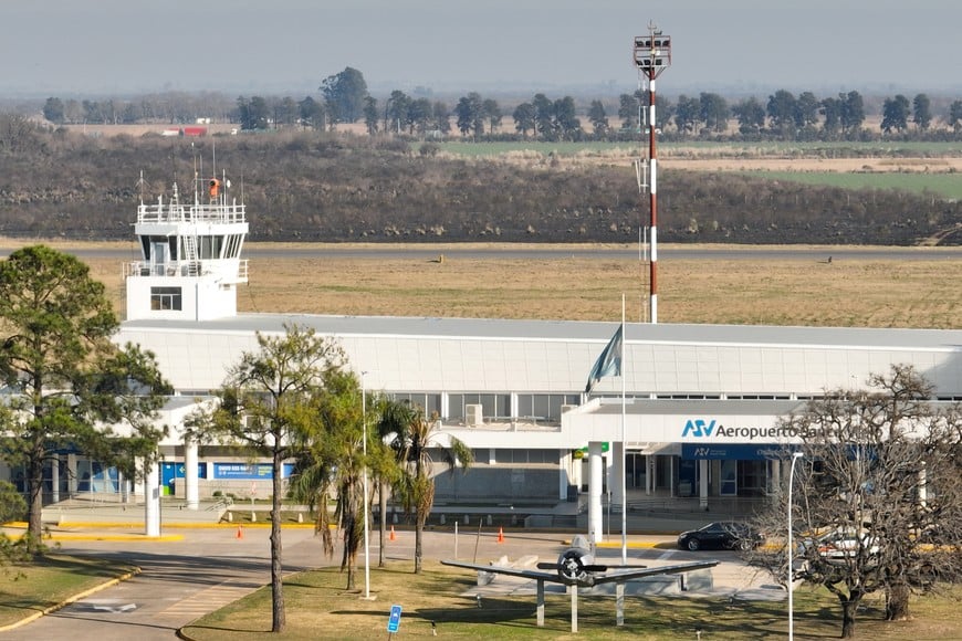 El día después del feroz incendio en inmediaciones del aeropuerto. Crédito: Fernando Nicola