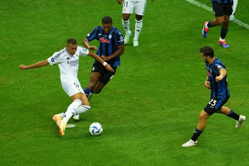 Soccer Football - Super Cup - Real Madrid v Atalanta - National Stadium, Warsaw, Poland - August 14, 2024
Real Madrid's Kylian Mbappe scores their second goal REUTERS/Aleksandra Szmigiel