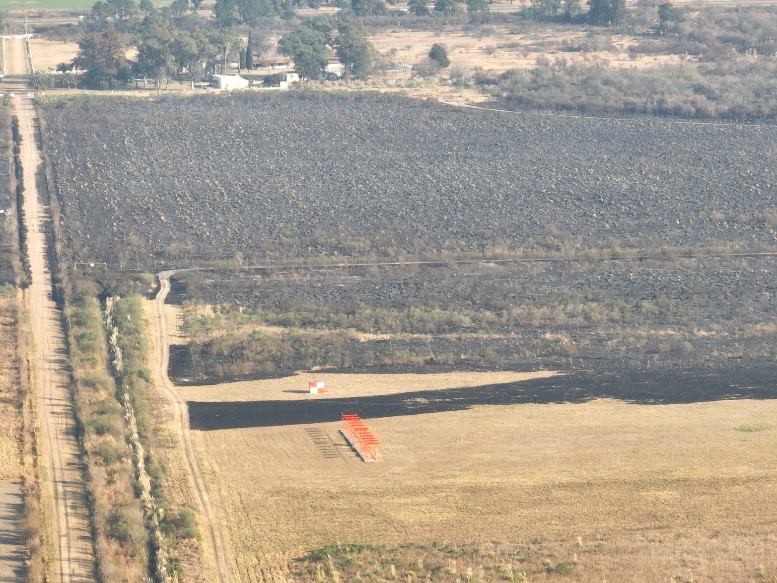 Aeropuerto Sauce Viejo. El día después del feroz incendio en inmediaciones del aeropuerto.