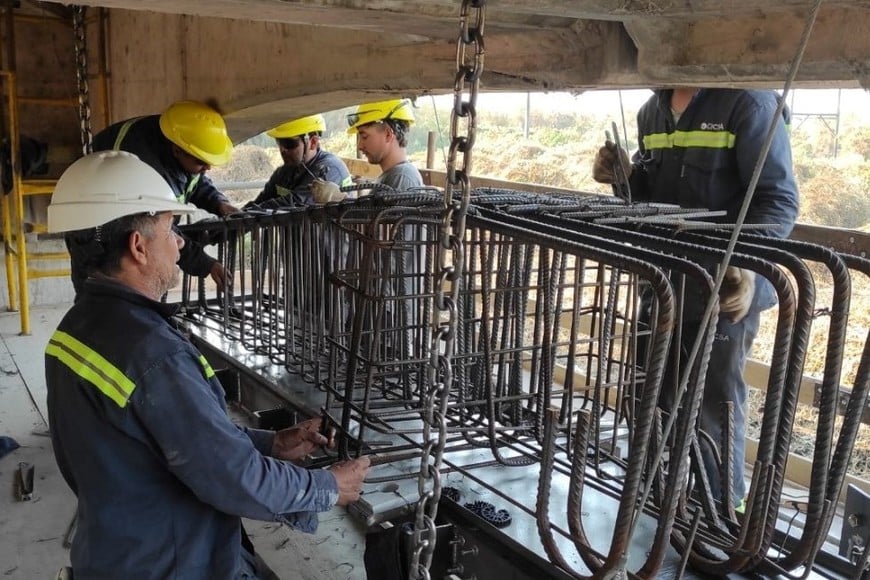 Las armaduras de las mensulas que se va a hormigonar debajo del puente. Gentileza: Prensa Vialidad Nacional.