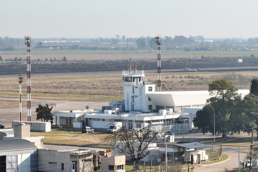 El Aeropuerto de Sauce Viejo volvió a estar operativo, tras el incendio