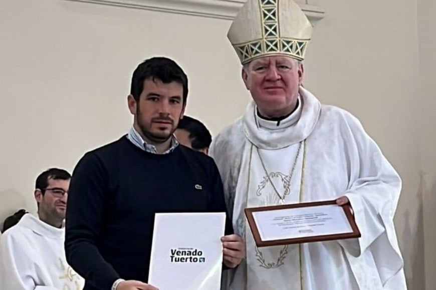 Chiarella junto al nuncio apostólico en Argentina, monseñor Miroslaw Adamczyk.