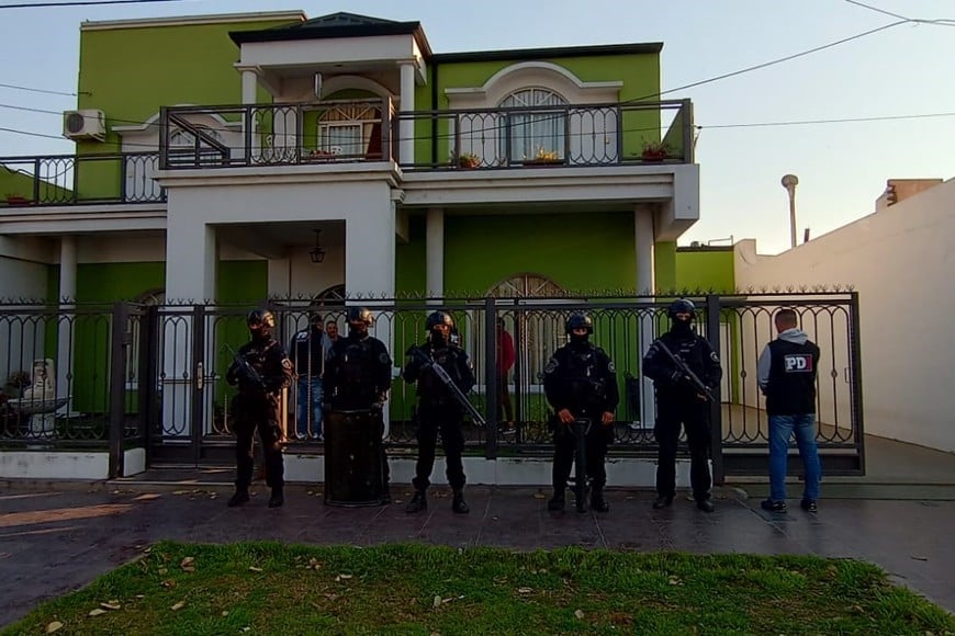 Efectivos allanaron el lugar donde se encontraba oculto el bien y la vivienda del presunto involucrado.