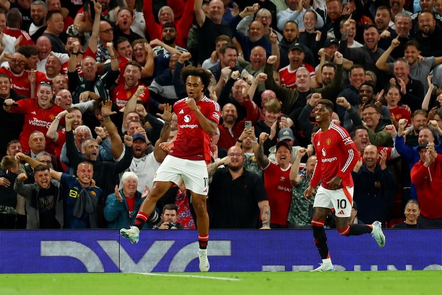 Soccer Football - Premier League - Manchester United v Fulham - Old Trafford, Manchester, Britain - August 16, 2024 
Manchester United's Joshua Zirkzee celebrates scoring their first goal with Marcus Rashford REUTERS/Molly Darlington EDITORIAL USE ONLY. NO USE WITH UNAUTHORIZED AUDIO, VIDEO, DATA, FIXTURE LISTS, CLUB/LEAGUE LOGOS OR 'LIVE' SERVICES. ONLINE IN-MATCH USE LIMITED TO 120 IMAGES, NO VIDEO EMULATION. NO USE IN BETTING, GAMES OR SINGLE CLUB/LEAGUE/PLAYER PUBLICATIONS. PLEASE CONTACT YOUR ACCOUNT REPRESENTATIVE FOR FURTHER DETAILS..