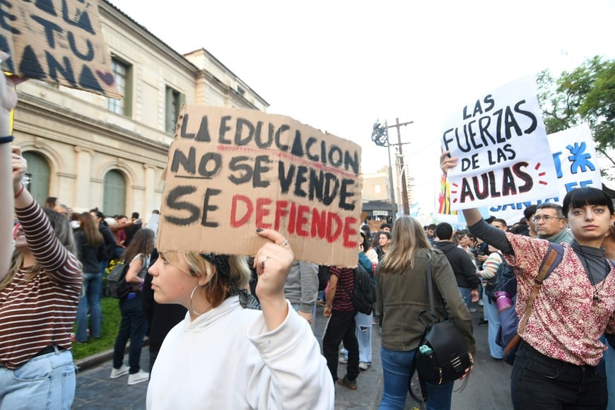 Los gremios no descartan realizar una nueva marcha nacional en defensa de la universidad pública, como la del 23 de abril pasado. Crédito: Manuel Fabatía