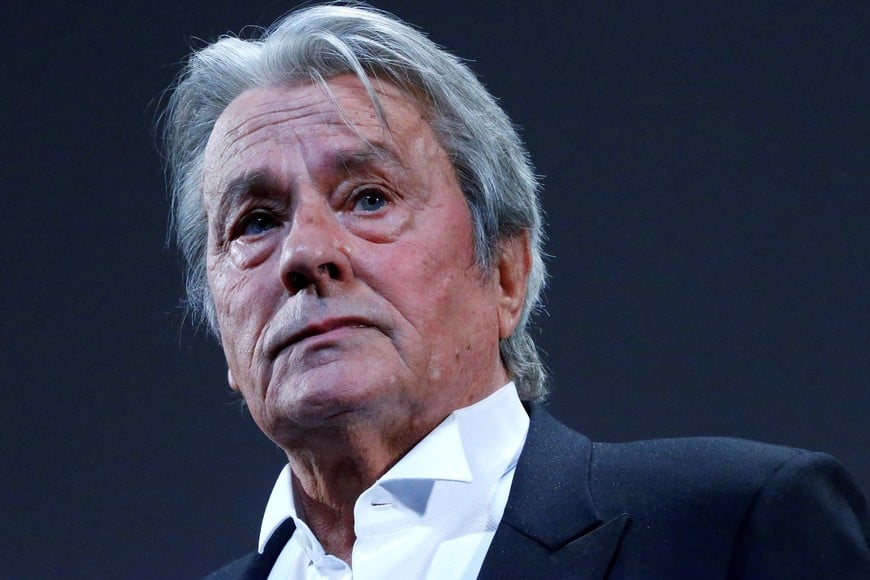 FILE PHOTO: Actor Alain Delon salutes on stage during a tribute for his career before the screening of the restored print of the film "Plein Soleil" by Rene Clement during the 66th Cannes Film Festival in Cannes May 25, 2013. REUTERS/Yves Herman/File Photo