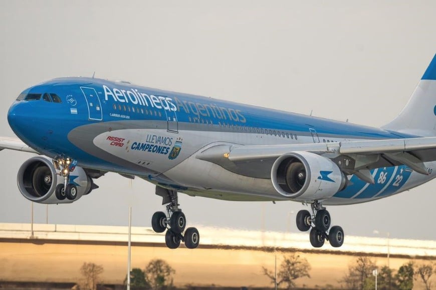 Aerolíneas Argentinas emitió un comunicado informando a sus pasajeros sobre posibles modificaciones