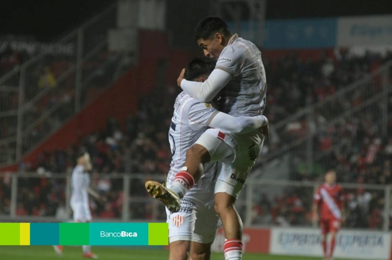 Unión goleó a Argentinos en Santa Fe.