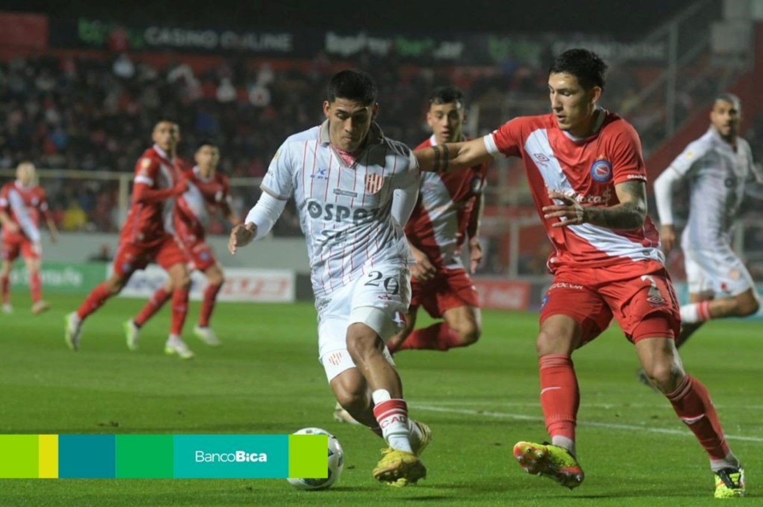 Unión goleó a Argentinos en Santa Fe.