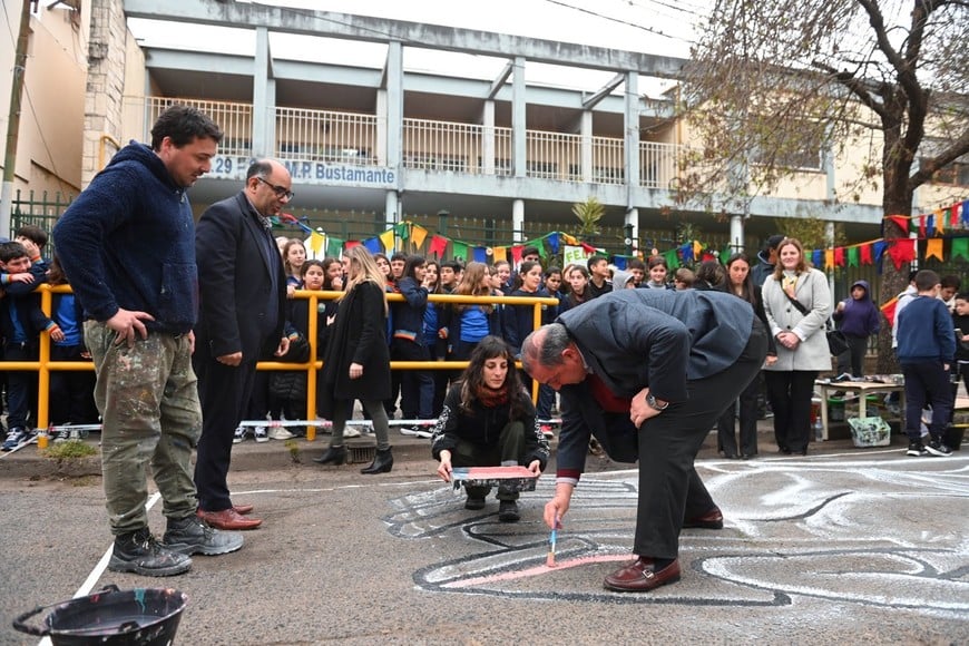 El proyecto, inaugurado en Av. Aristóbulo del Valle y Pedro Zenteno, expone la vida de los congresales que participaron en su redacción en 1994. Crédito: Santa Fe Ciudad