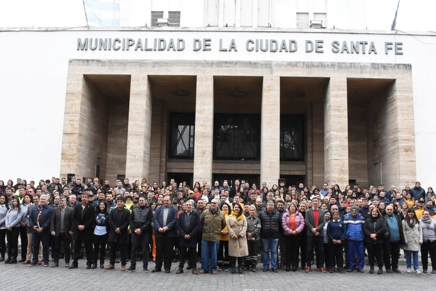 El secretario General de la ASOEM, Juan R. Medina, y el intendente de Santa Fe, Juan Pablo Poletti, suscribieron un acuerdo para custodiar la Plazoleta de los Trabajadores.