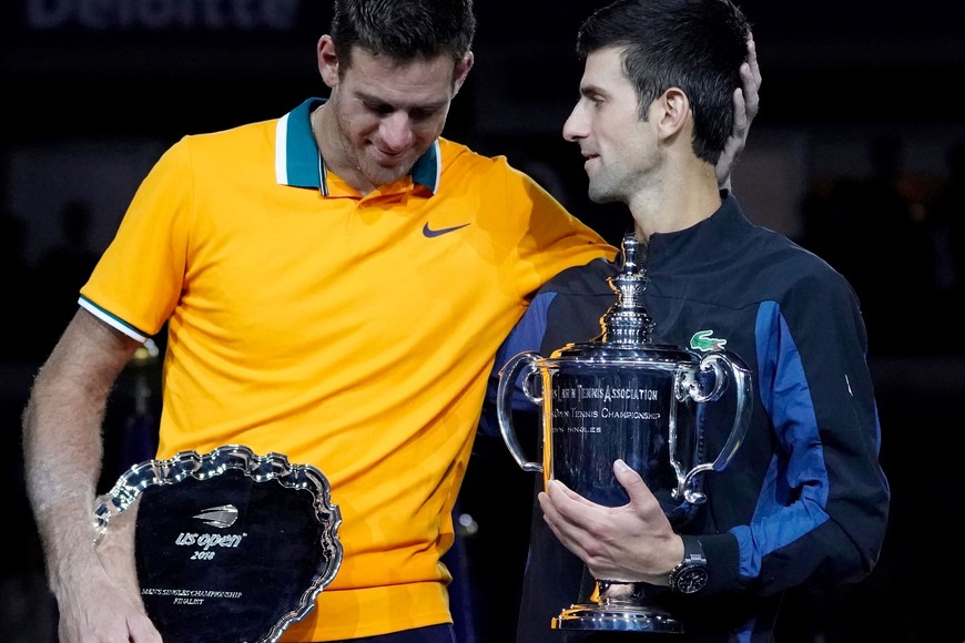 Sept 9, 2018; New York, NY, USA;  Novak Djokovic of Serbia (right) and Juan Martin del Potro of Argentina stand with their trophies after the men's final on day fourteen of the 2018 U.S. Open tennis tournament at USTA Billie Jean King National Tennis Center. Mandatory Credit: Robert Deutsch-USA TODAY Sports Flushing Meadows nueva york eeuu Novak Djokovic juan martin del potro campeonato torneo abierto de estados unidos 2018 tenis partido final tenista argentino serbio entrega premios