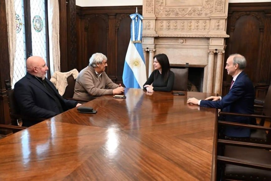 Sandra Pettovello se reunió con Sergio Romero, Carlos Torrendell y Norberto Cabanas para discutir el nuevo Salario Mínimo Docente y el Fondo de Compensación Salarial.