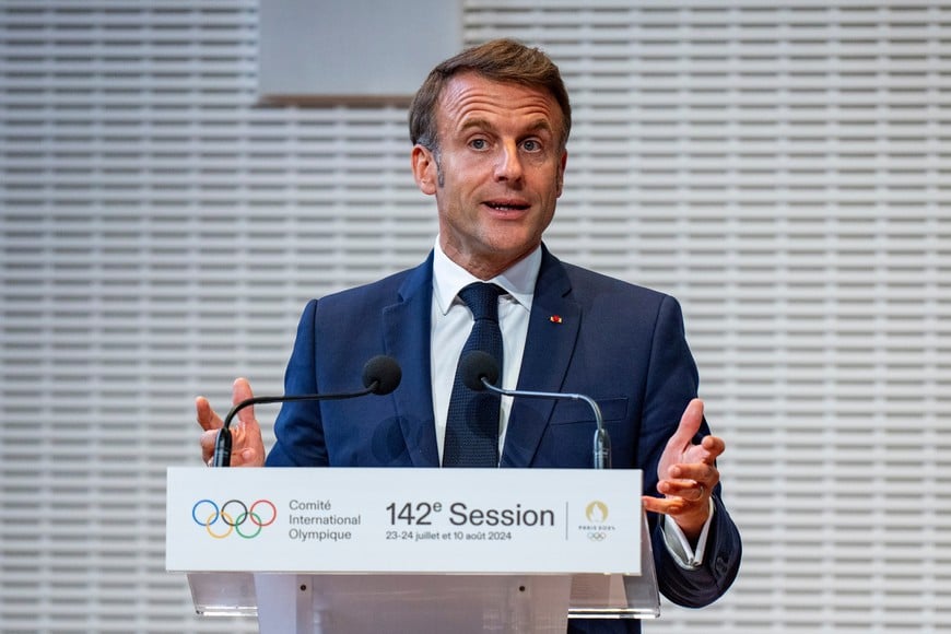 (240722) -- PARIS, 22 julio, 2024 (Xinhua) -- El presidente francés, Emmanuel Macron, habla durante la ceremonia de apertura de la 142 Sesión del Comité Olímpico Internacional (COI) en la Fundación Louis Vuitton, en París, Francia, el 22 de julio de 2024. (Xinhua/Sun Fei) (ah) (ce)