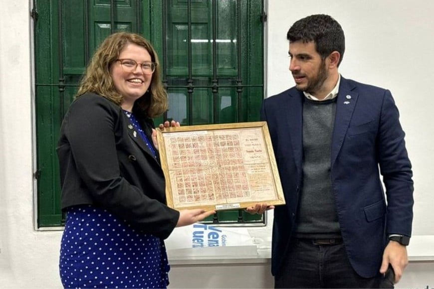 La cónsul junto al intendente Leonel Chiarella en la Casa Museo.