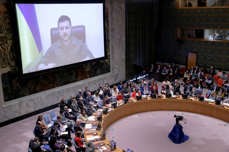 Ukrainian President Volodymyr Zelenskiy appears on a screen as he addresses the United Nations Security Council via video link during a meeting, amid Russia's invasion of Ukraine, at the United Nations Headquarters in Manhattan, New York City, New York, U.S., April 5, 2022. REUTERS/Andrew Kelly     TPX IMAGES OF THE DAY