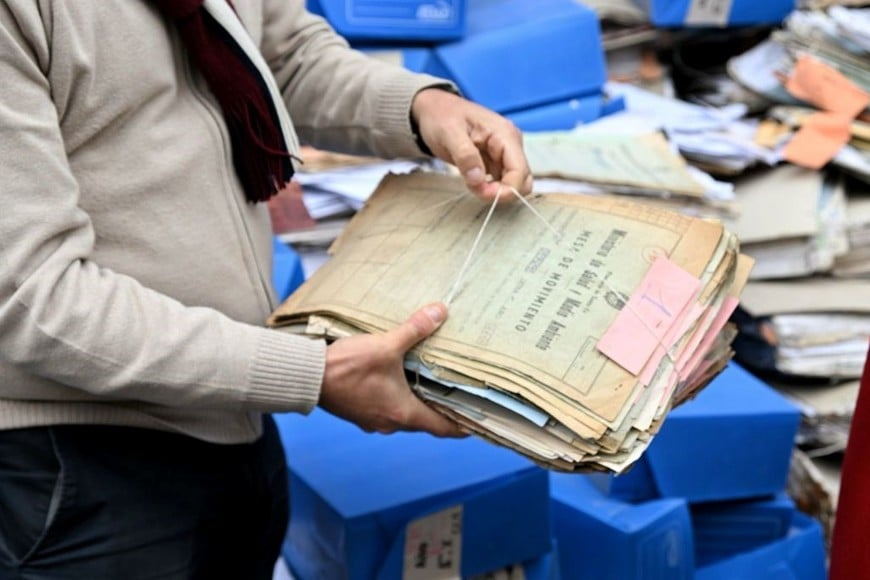 Estos documentos datan de varias décadas atrás, desde los años 60 y 70. Crédito: Gobierno de la Provincia de Santa Fe.