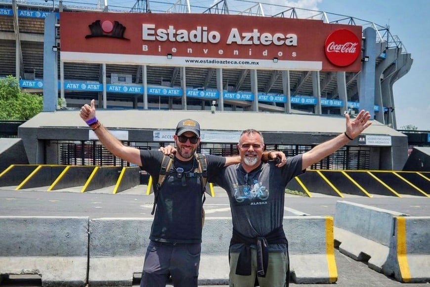 Pablo en México junto a “Oscarcito”.