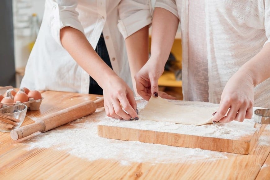 Cocinar no solo resulta en deliciosos platos, sino que también puede ser una terapia creativa.