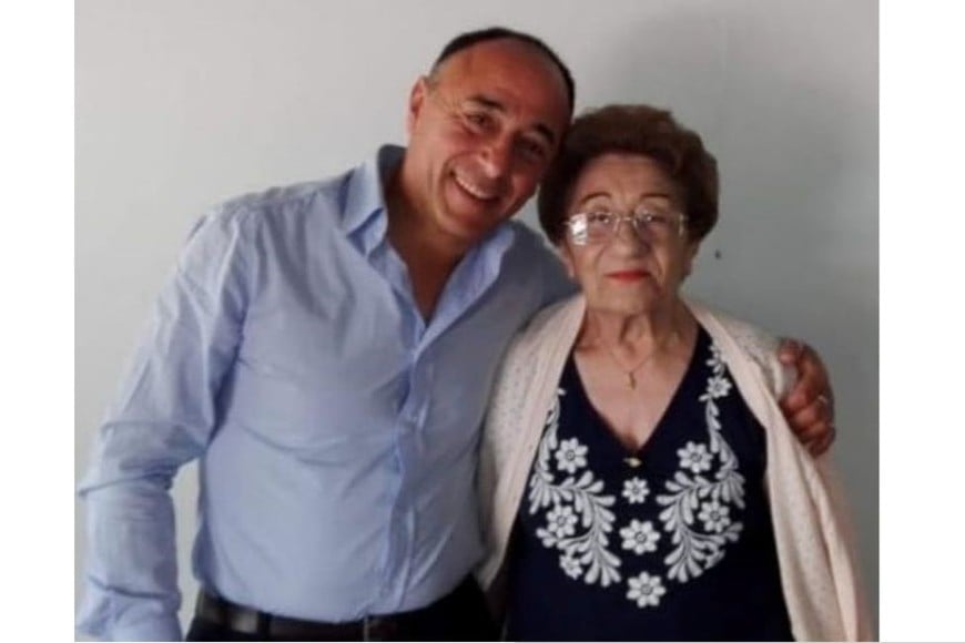 Sergio Appa, coordinador de Espacio Ariel, junto a su querida madre Hilda.